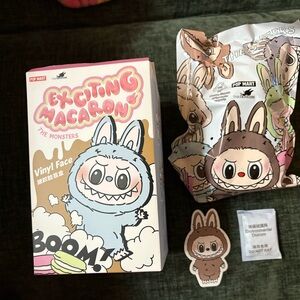 Pop mart - Exciting Macaron Vinyl Face Toy - TOFFEE
